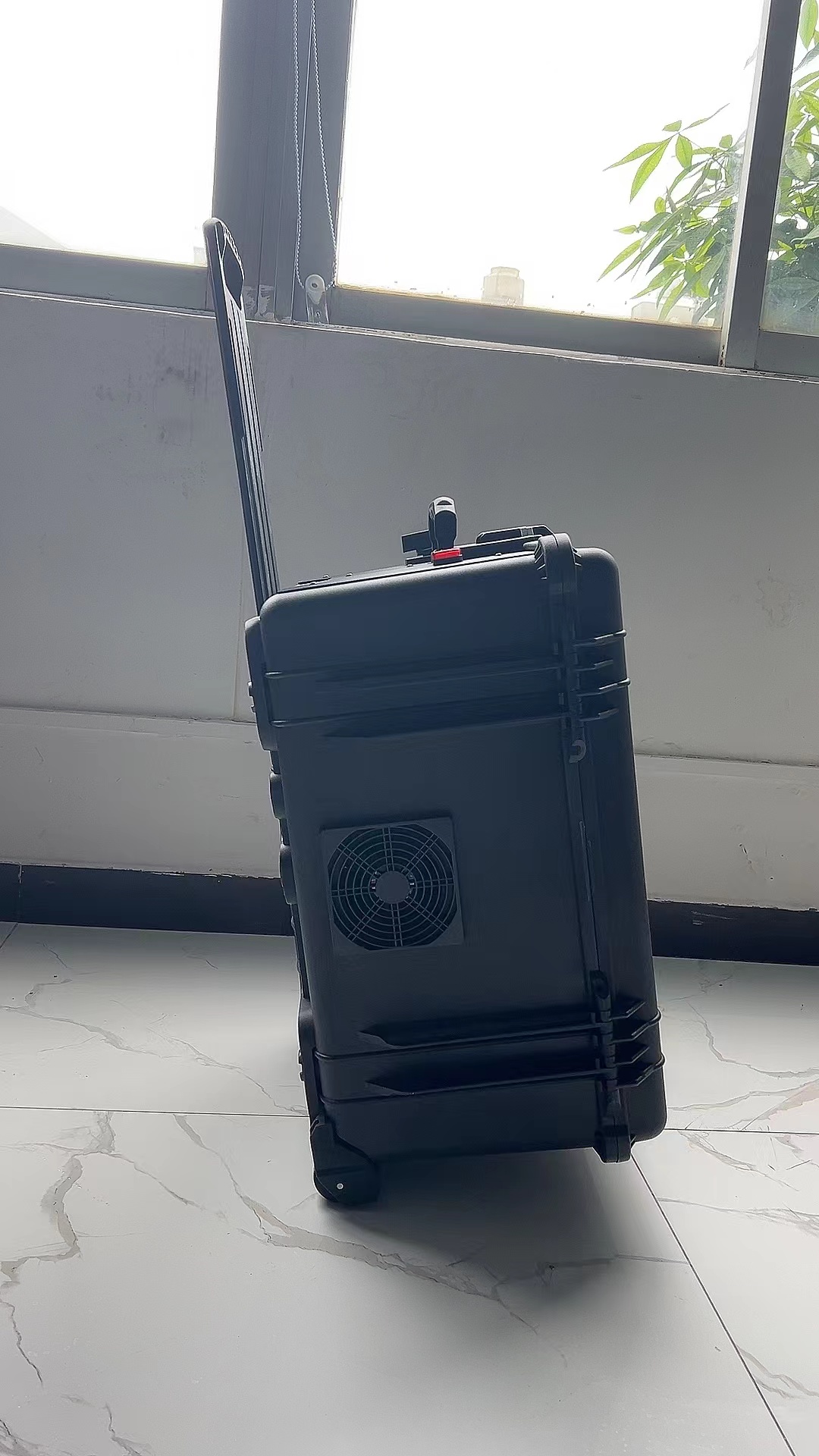 德化手拉箱型移动通信干扰器